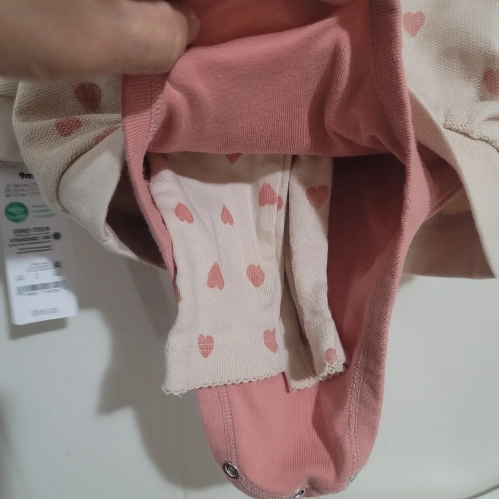 Carters Size 9Months Baby Girl Heart Print Onesie outfit - Pink and Cream
